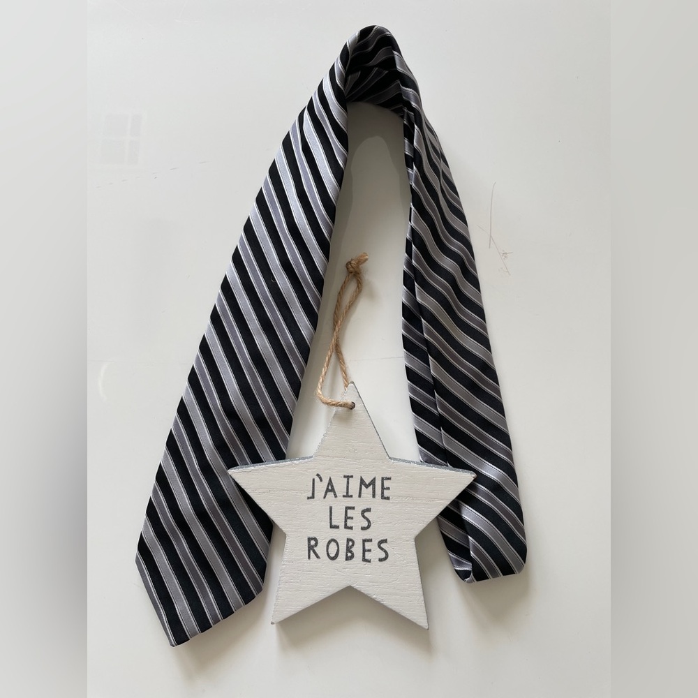 JOHNN CARSON Vintage Men’s Black and White Striped Tie